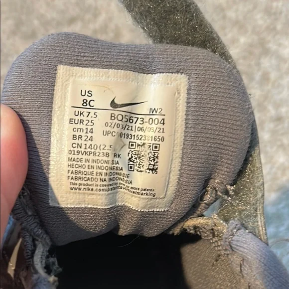 Nike Gray and White Sneakers with Velcro Closure - Picture 2 of 11